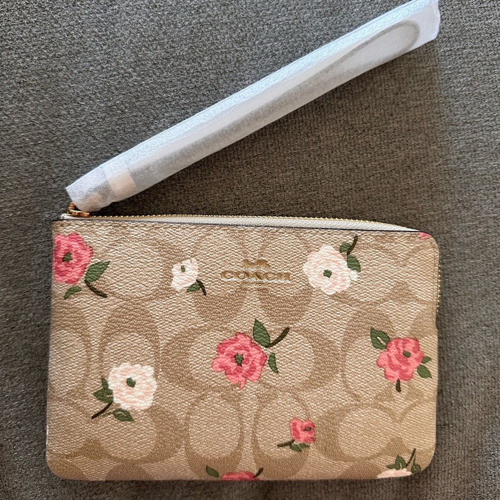 COACH corner zipper Wrislet floral prints